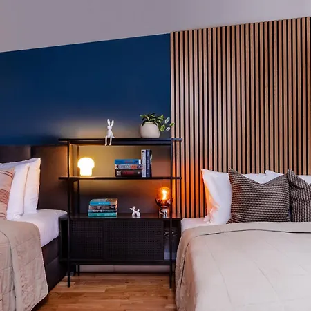 Turnkey I Charles Square Apartment