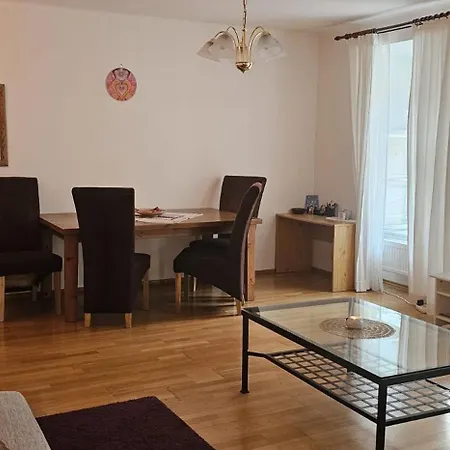 Laxmi Happy In Historical Accommodatie bij particulieren Praag