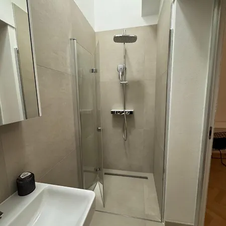 Wenceslas Square Bright Apartment Prague