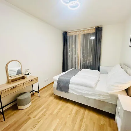 Apartment New Luxury At Andel Metro Station *