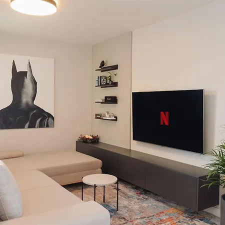 Luxury Sunny - Garage Parking, Metro, Balcony, Ps5 With Games Apartment Prague