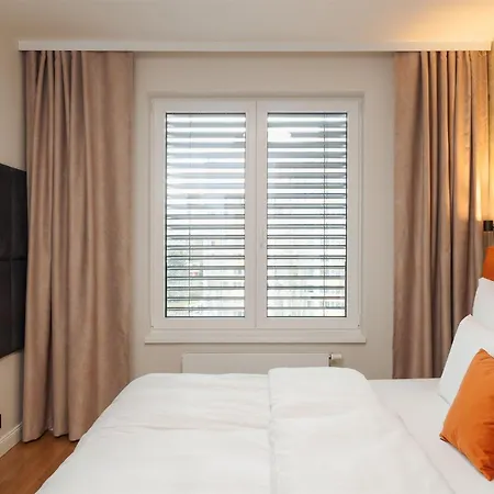 Apartment Luxury Sunny - Garage Parking, Metro, Balcony, Ps5 With Games *
