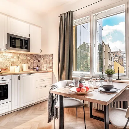 Days - 1bdr - Netflix - Near River
