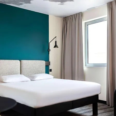 Ibis Wenceslas Square 3*