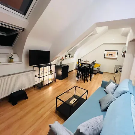 Central, Cozy & Stylish With Views 아파트