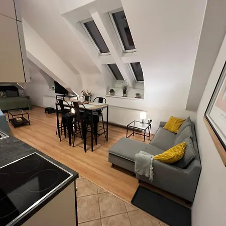 Central, Cozy & Stylish With Views * Praga