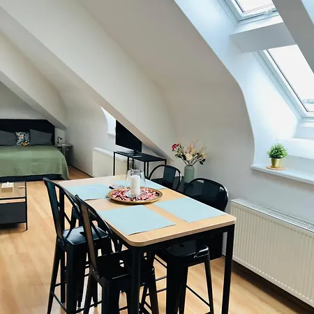 Central, Cozy & Stylish With Views Apartament Praga
