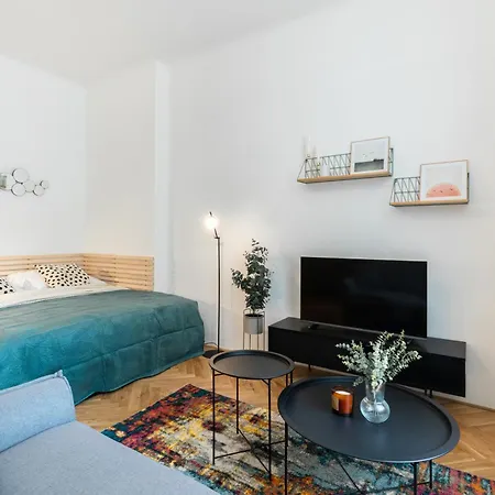 Apartment Sunny In The Center Of Vrsovice *