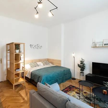 Apartment Sunny In The Center Of Vrsovice Prague