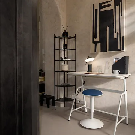 Days - Balcony - Workplace - Great Vibe Apartment Prague