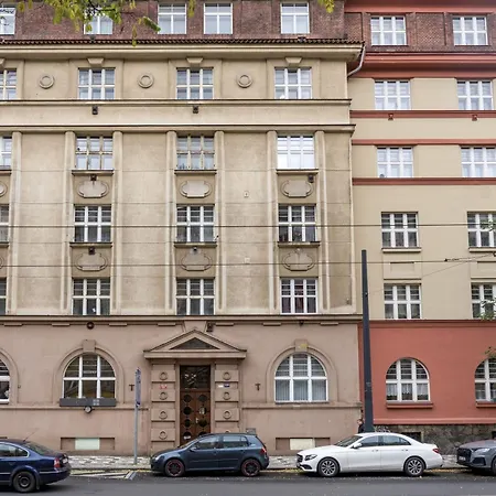 Days - Balcony - Workplace - Great Vibe Apartment Prague