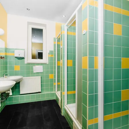 Benedikt Center Hostal *