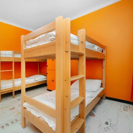 Benedikt Center Hostal *