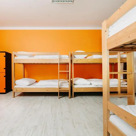 Benedikt Center Hostal *