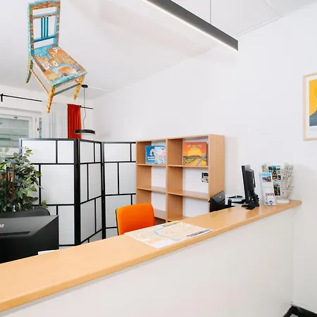 Hostal Benedikt Center *