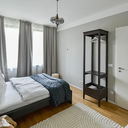 Japanese Design 3bdr In A Vibrant Area Apartment