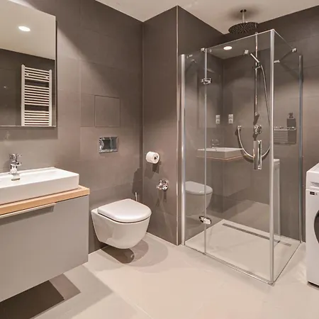 Japanese Design 3bdr In A Vibrant Area Apartment *