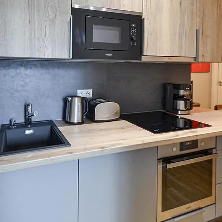 Japanese Design 3bdr In A Vibrant Area Apartment
