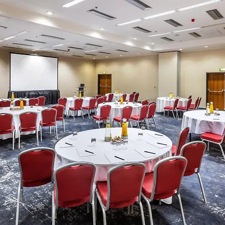 Courtyard By Marriott Airport Praga