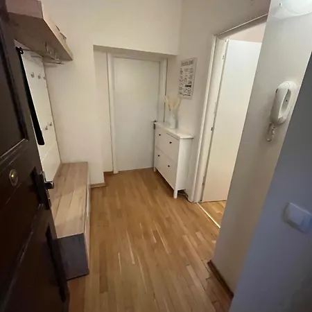 The Moon Apartment, Old Town Apartment *