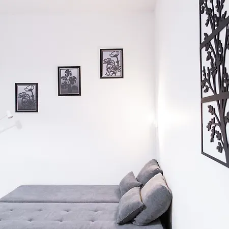 Cozy Minimalist Retreat In The Heart Of Apartment Prague