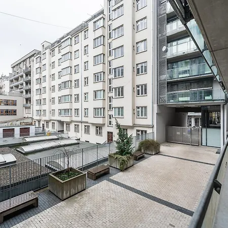 Apartment Krizikova Down Town With Parking Prague