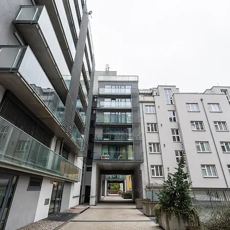 Krizikova Down Town With Parking Apartment Prague
