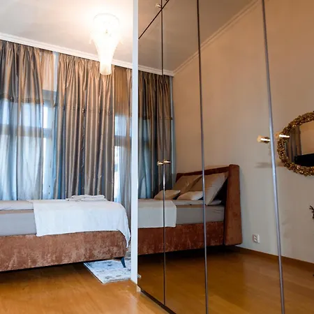 Staropramenna Garden Apartment