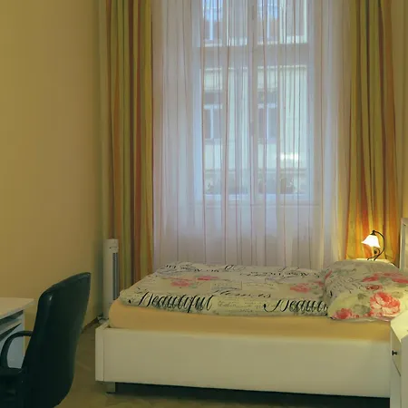 Apartment Near Lesser Town Prague