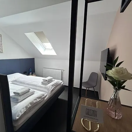 Golden Golem & Hotel 3*