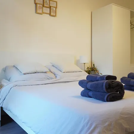 Apartment Flat With Balcony And Garage Prague