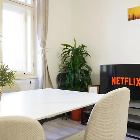 Apartment Flat With Balcony And Garage Prague