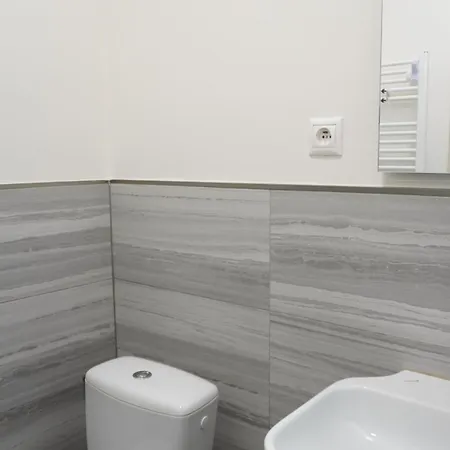 Flat With Balcony And Garage *