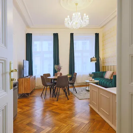 National Theatre Elegance Aparthotel *