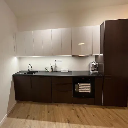 Stylish 1 Bedroom Office At Amazing Location Apartment *