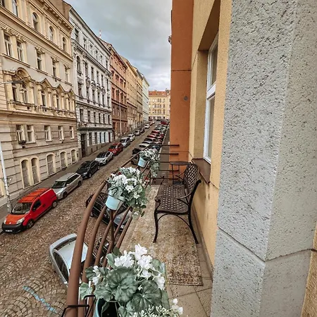 Apartment Stylish 1 Bedroom Office At Amazing Location