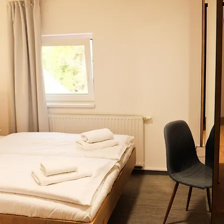 Hotel Golden Golem & 3*