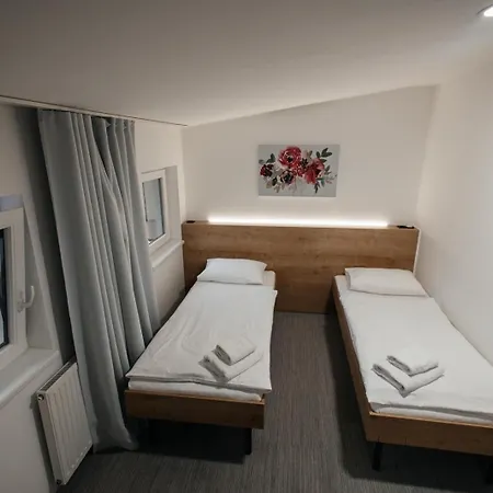 Hotel Golden Golem &