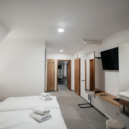 Hotel Golden Golem &