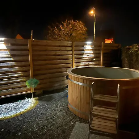 Hotel Golden Golem & 3*