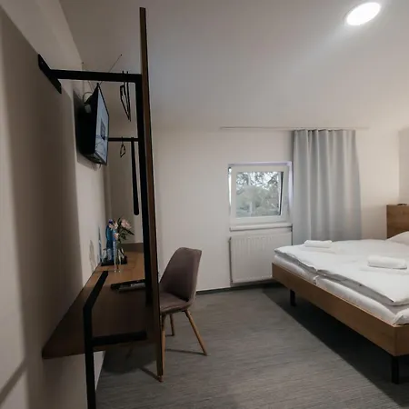 Golden Golem & Hotel 3*