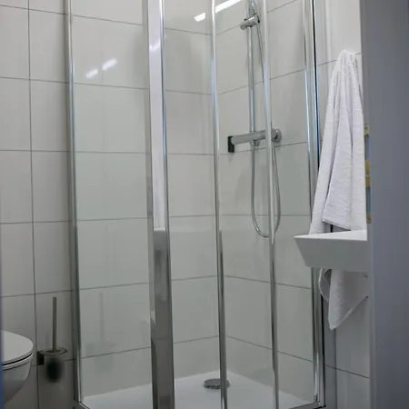 Hotel Golden Golem & 3*