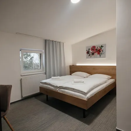 Hotel Golden Golem & 3*