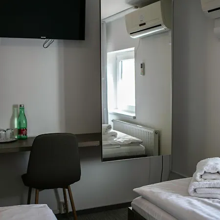 Hotel Golden Golem & 3*