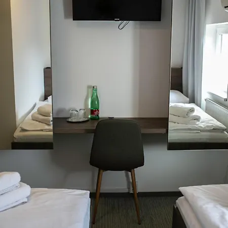 Hotel Golden Golem &