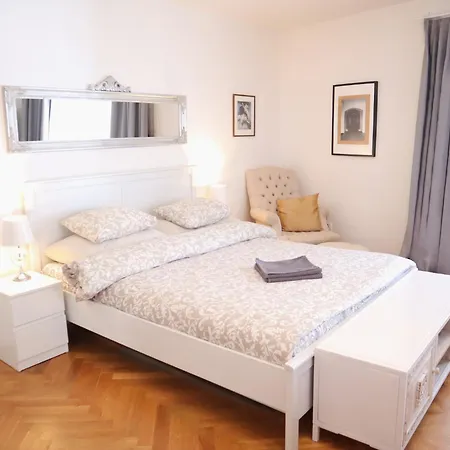 Homestay At The Blue Lion & Parking Assistance Prague