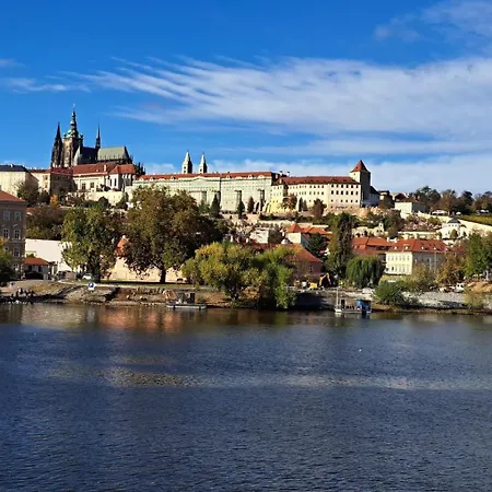 Lyly - Modern Apartment, Free Parking, Near The Metro Prague