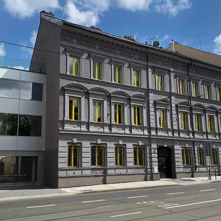 Apartment Lyly - Modern Apartment, Free Parking, Near The Metro Prague