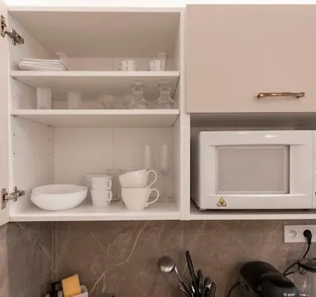 Victoria Apartment *