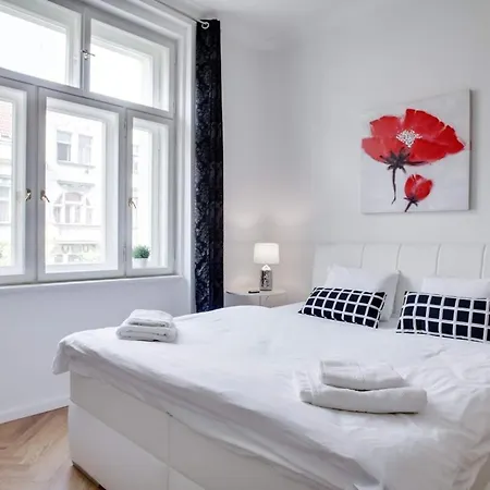 Charming Near The Historic Center Prague